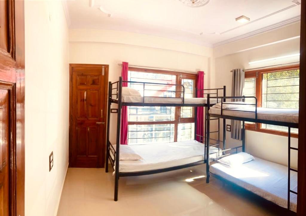 Partners Shimla Hostel ภายนอก รูปภาพ